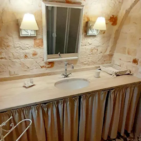 Trullo Roverella * Locorotondo