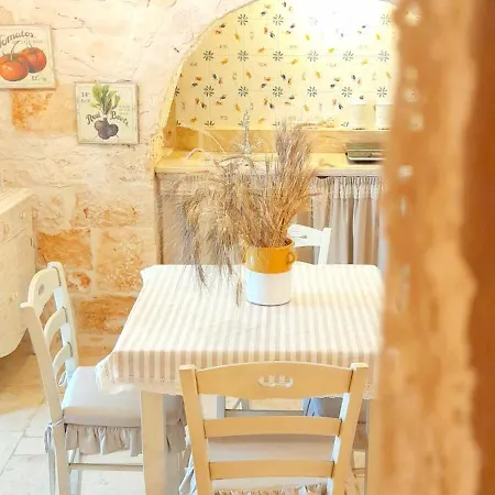 Trullo Roverella * Locorotondo